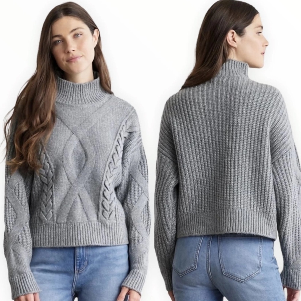 ELIZABETH AND JAMES MOCK CABLE KNIT GRAY SWEATER. Size S